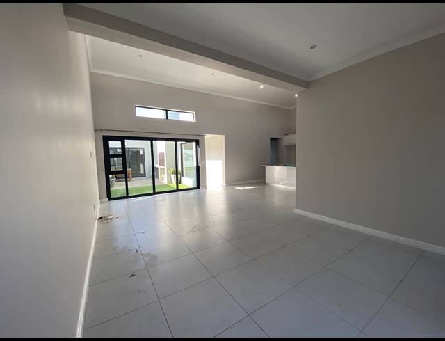 3 BEDROOM FREESTANDING TO LET IN SANDOWN